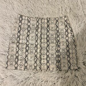 Newbury Kustom Black and White Snakeskin Faux Leather Mini Skirt Size Small